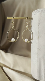 Load and play video in Gallery viewer, Single Pearl Hoop Earrings with 14k Gold Filled Hand-Hammered Hoop
